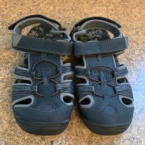 Boys size 5 Fisherman Sandals